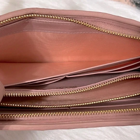 Miu Miu
Pink continental wallet - Picture 14 of 16